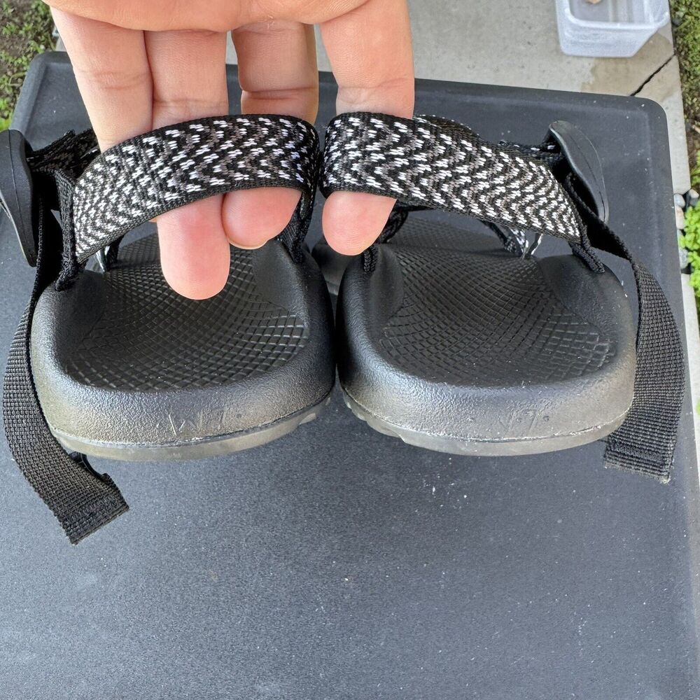 Chaco ZX/2 Cloud Toe Loops Sandals Black White Chevron Outdoor Summer Size 7 EUC - Picture 5 of 7